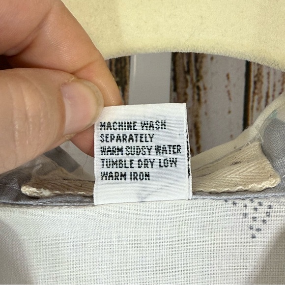 Zeppelin, Abstract Pattern Men's Casual Shirt. Size Medium. Excellent condition! - Picture 4 of 5